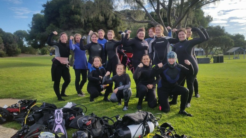 scuba divers celebrating women dive day