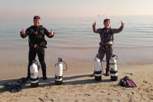 two scuba diver after a dive in Perth